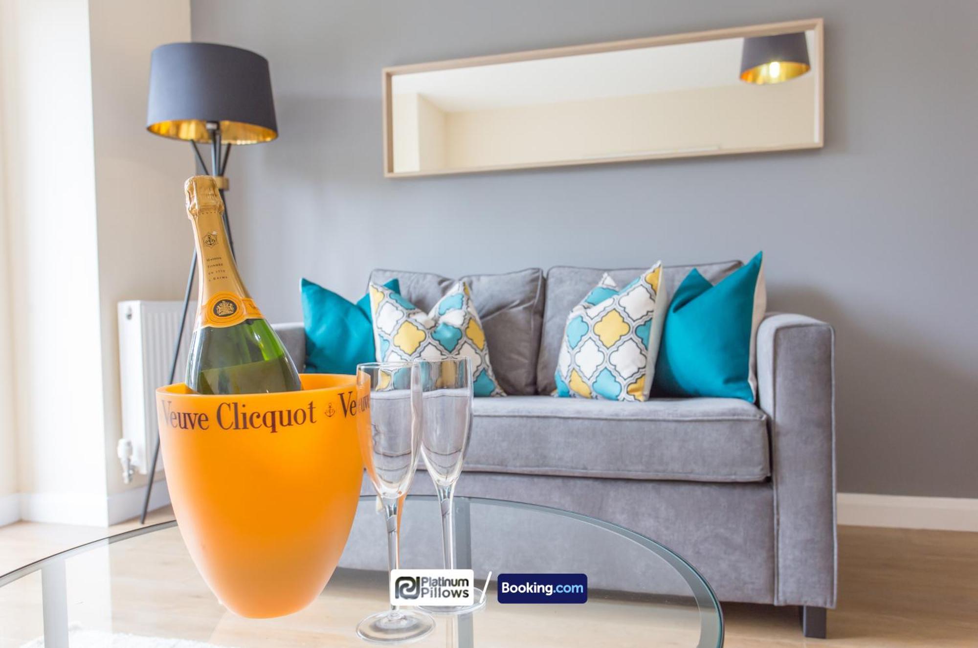 Modern Oxford 2 Bedroom Apartments, Near Headington Hospital, Families & Contractor Accommodation With Parking Exterior photo
